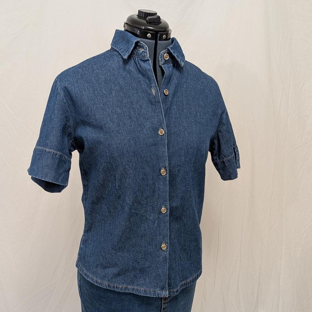 Short‑sleeve denim button‑up shirt by Debbie Brooks, size S